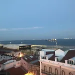 Alfama Pensión *
