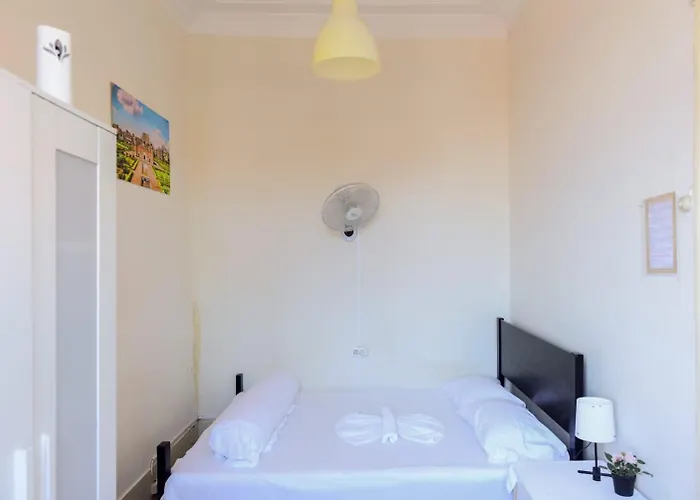 Alfama Πανσιόν