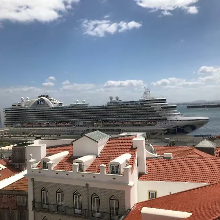 阿法玛旅馆 *